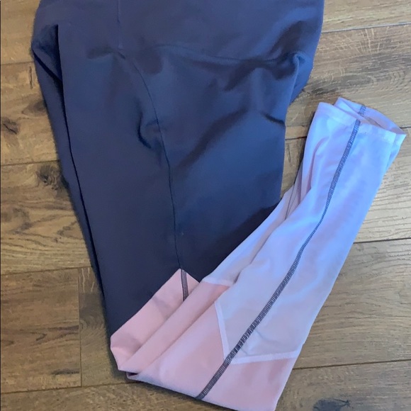 Fabletics MD ankle grey pink chevron leggings - Picture 9 of 10